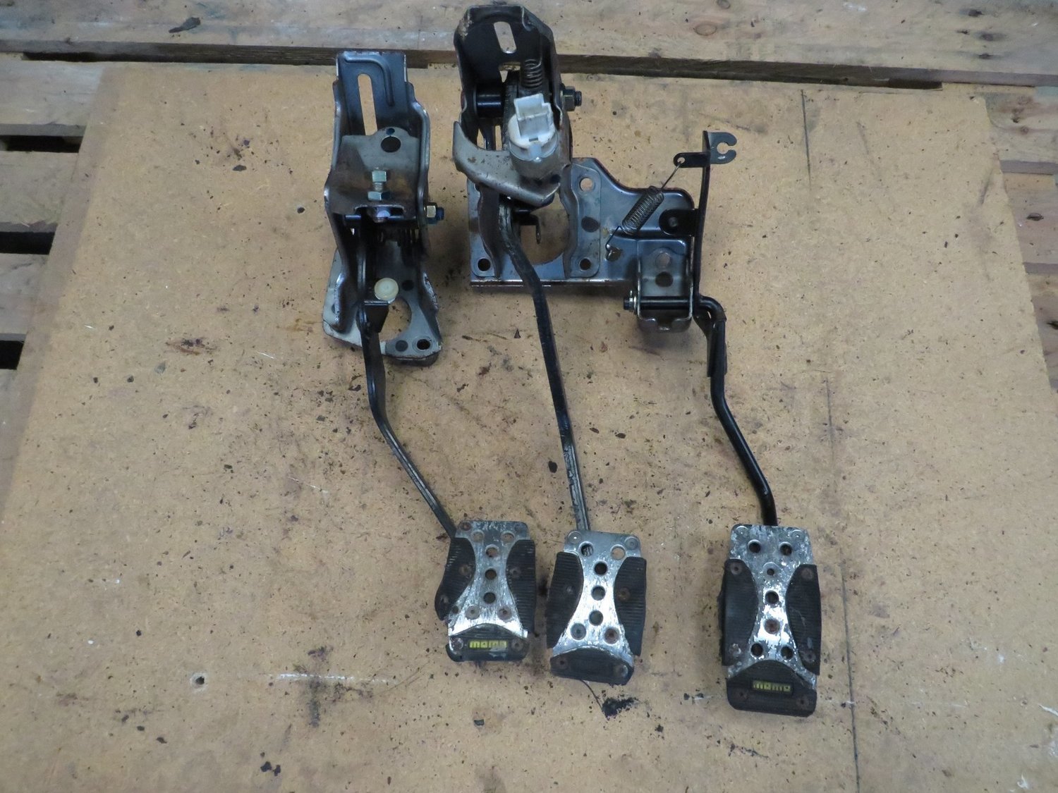 Honda DC2 Integra Type R UKDM   Pedal Set with Momo Plates