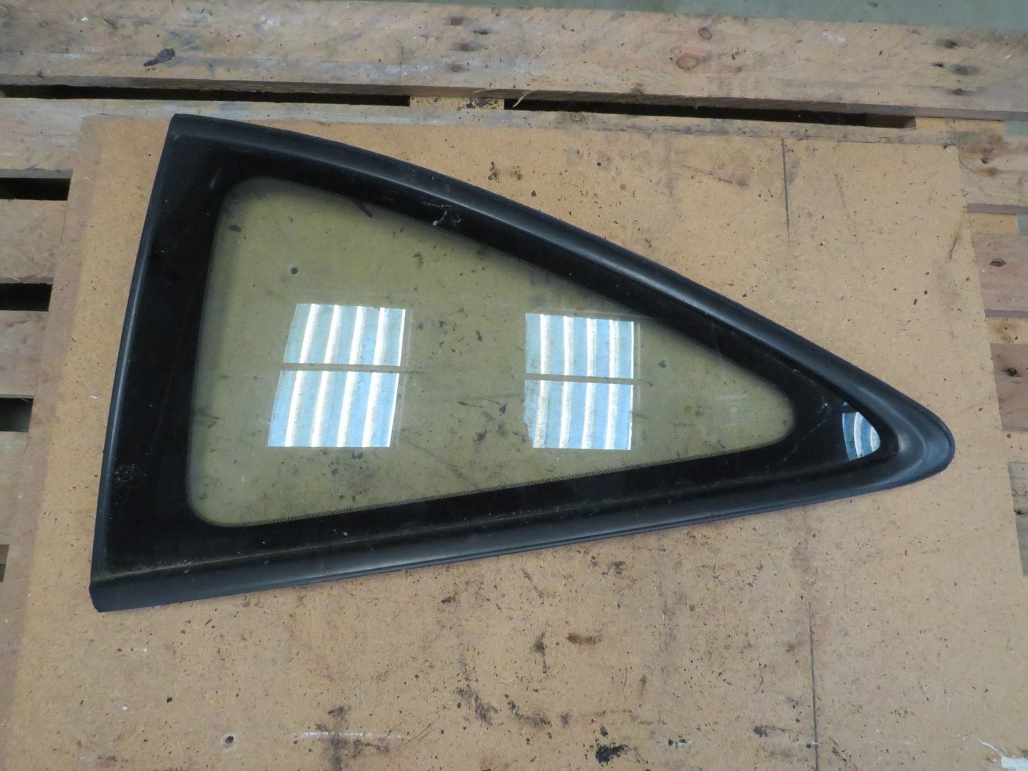 Honda DC2 Integra Type R UKDM    Passenger Left rear Quarter glass Window