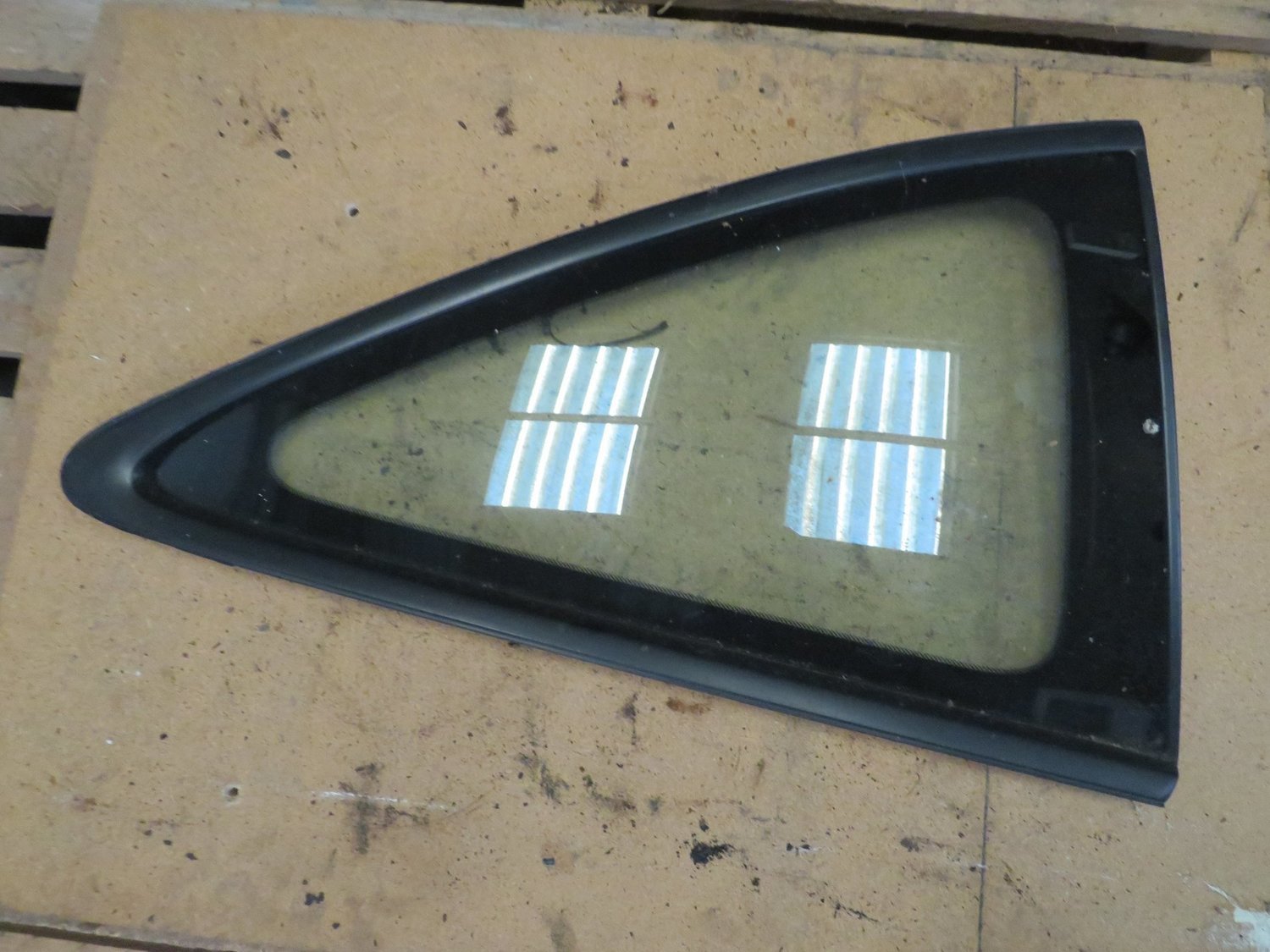 Honda DC2 Integra Type R UKDM    Drivers Right rear Quarter glass Window