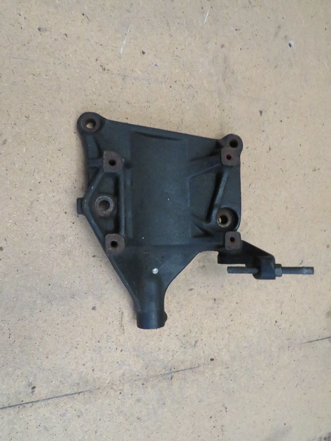 Honda DC2 Integra Type R UKDM    Front Engine mount Bracket but no Bolt to Mount