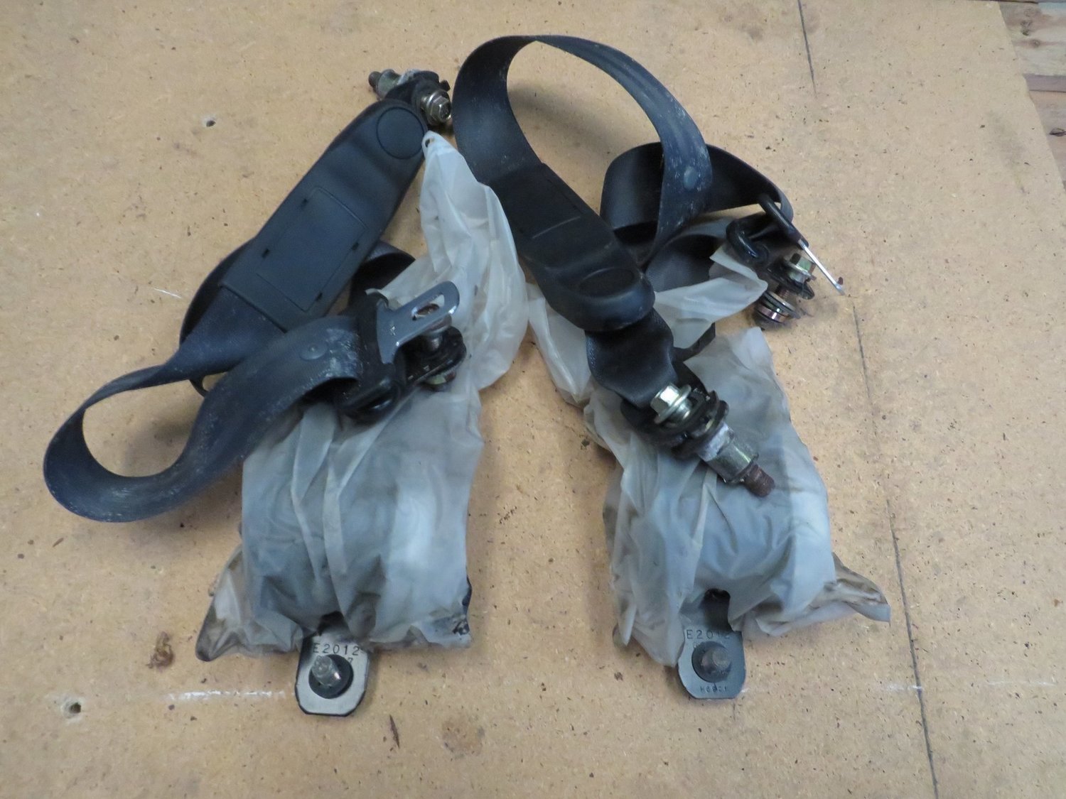 Honda DC2 Integra Type R UKDM   Pair of front Seat Belts