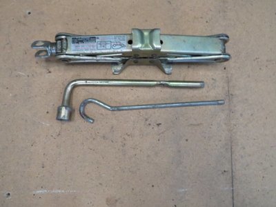 Honda DC2 Integra Type R UKDM   Spare wheel Jack kit but no Bag