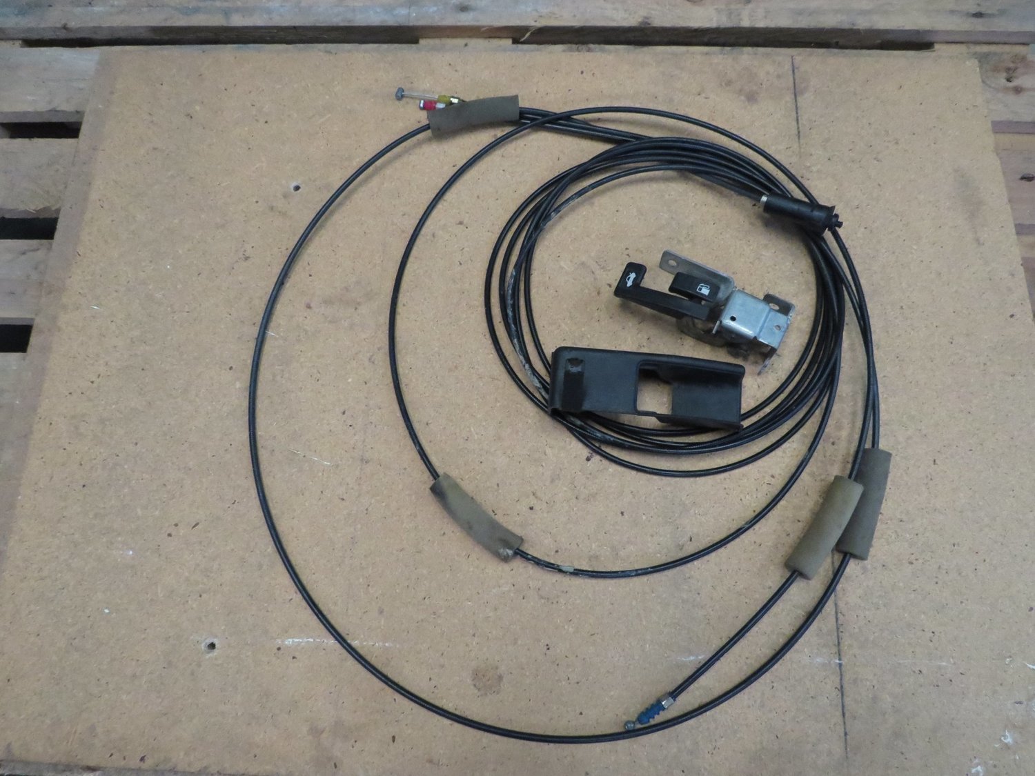 Honda DC2 Integra Type R UKDM   Boot and Petrol Fuel release Cables and Mechanism RHD