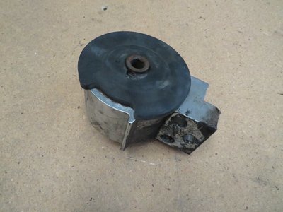 Honda DC2 Integra Type R UKDM   Engine side Mount to Chassis Leg