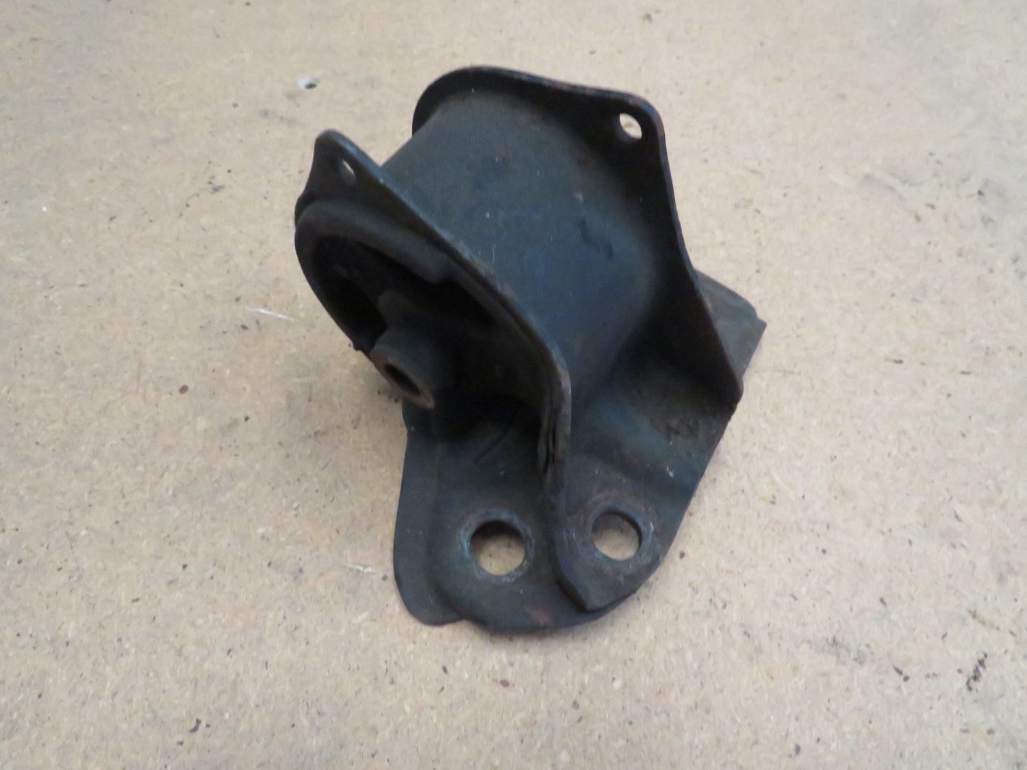 Honda DC2 Integra Type R UKDM   Gearbox side Mount to Chassis Leg