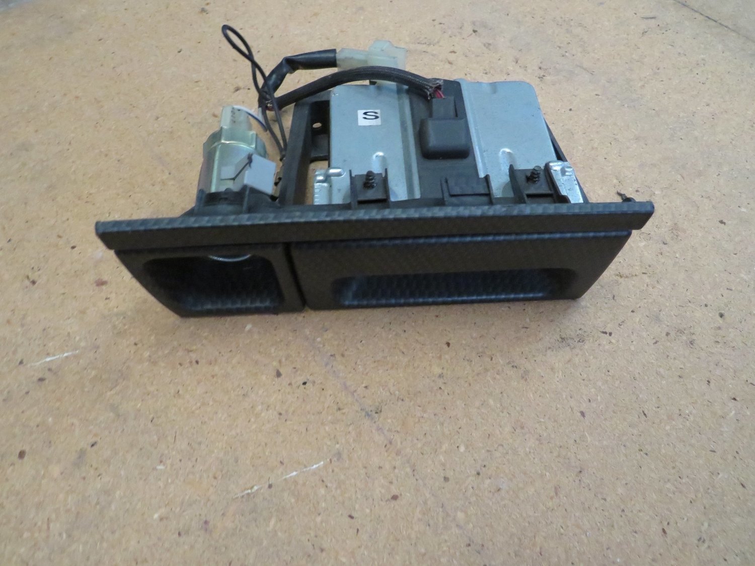 Honda Integra Type R DC2 UKDM  Carbon ash tray and Surround but no Cigarette Lighter