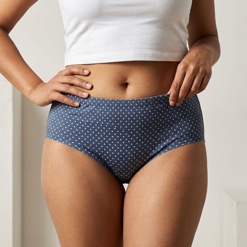Ultra-Comfy Seamless Panties –polka dot/black - (Size L)
