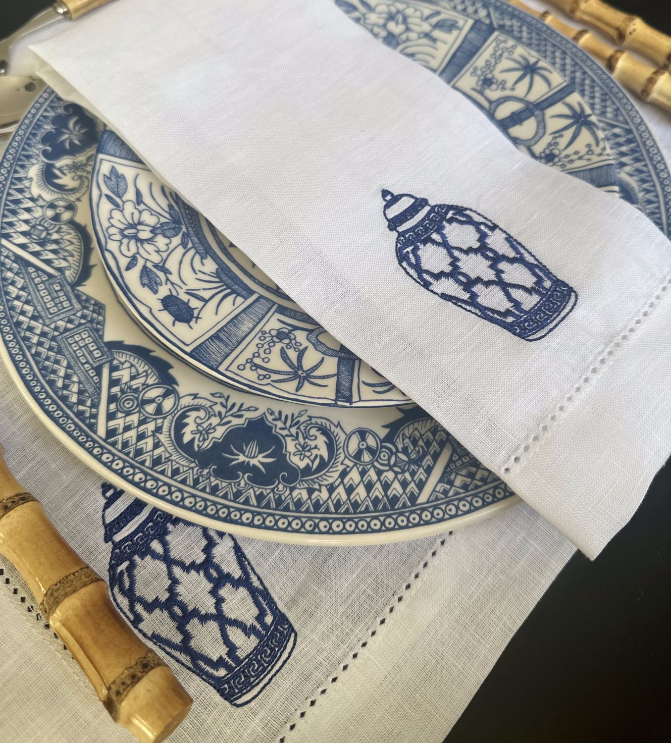 Ginger Jar Embroidered Napkin 34x40cm