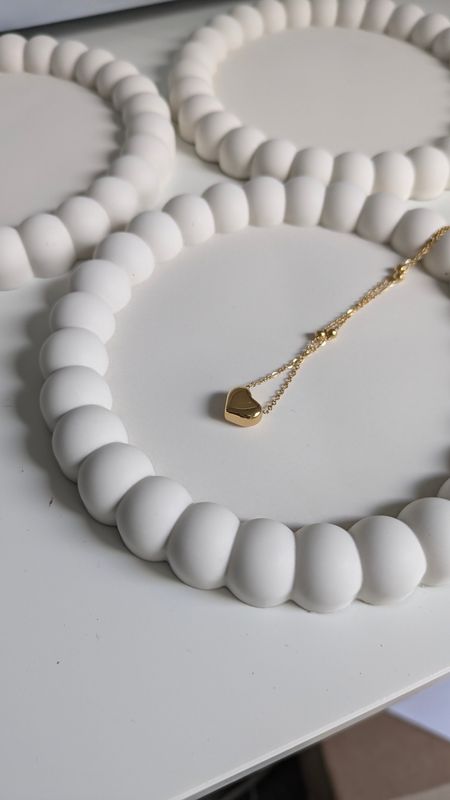 Bubble Edge Round Dish, White Jesmonite