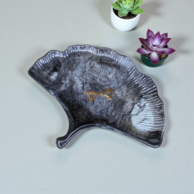 Ginkgo Leaf Design Dish, Monochrome Resin