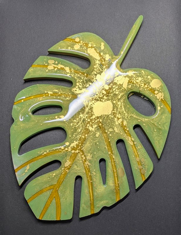 Monstera Leaf Display Dish, Large