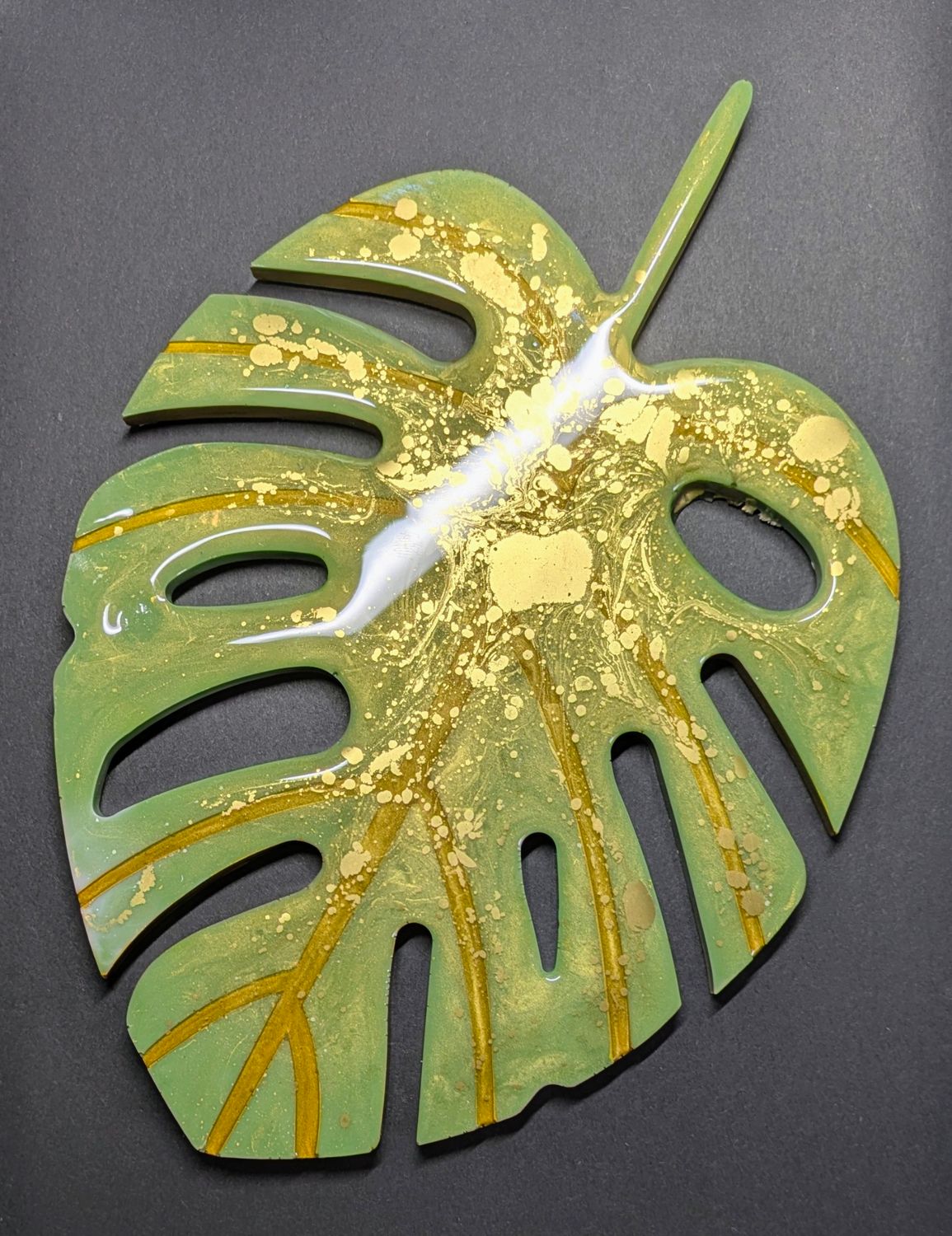 Monstera Leaf Display Dish, Large