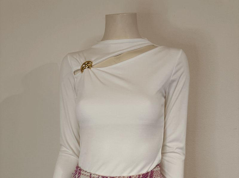 cut-out top wit