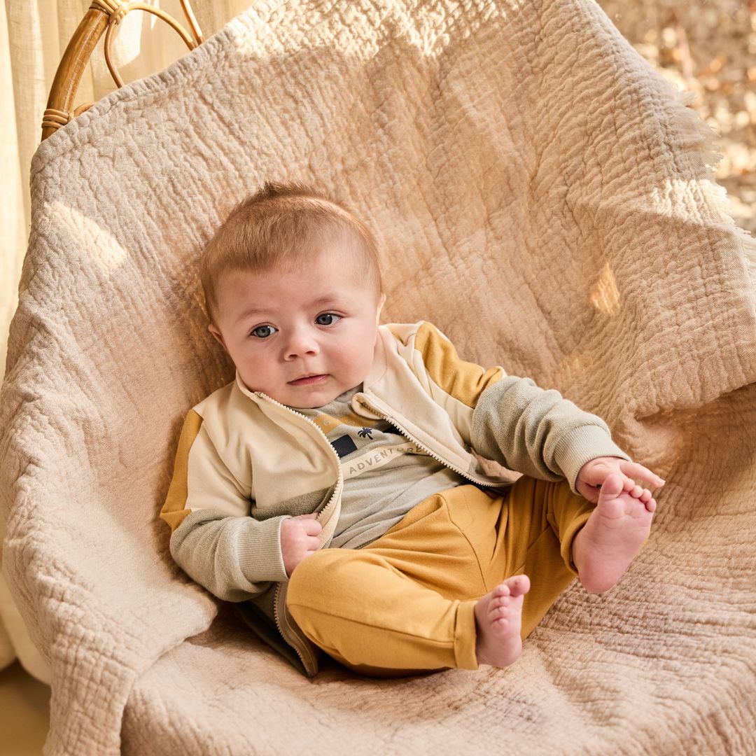 Dirkje jongens set shirt joggingbroek vest zachtgroen camel