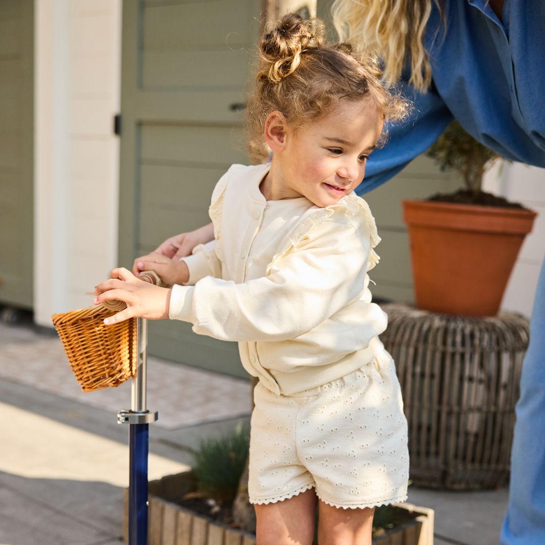 Dirkje meisjes shorts off white broderie katoen
