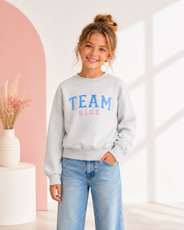 No Way Monday Meisjes Sweater TEAM N.I.C.E. Lichtgrijs – Trendy College Sweater