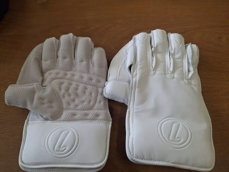 2025 Lorimers Cricket Players v2 White Wicket Keeping Gloves