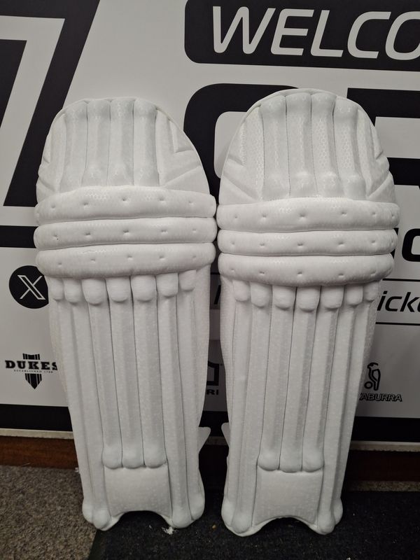 2025 Lorimers Cricket Pro Players v2 White Batting Pads