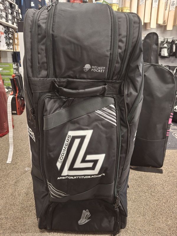 2025 Lorimers Pro Players v2 Black Duffle Cricket Bag Size: 91 x 35.5 x 35.5cm
