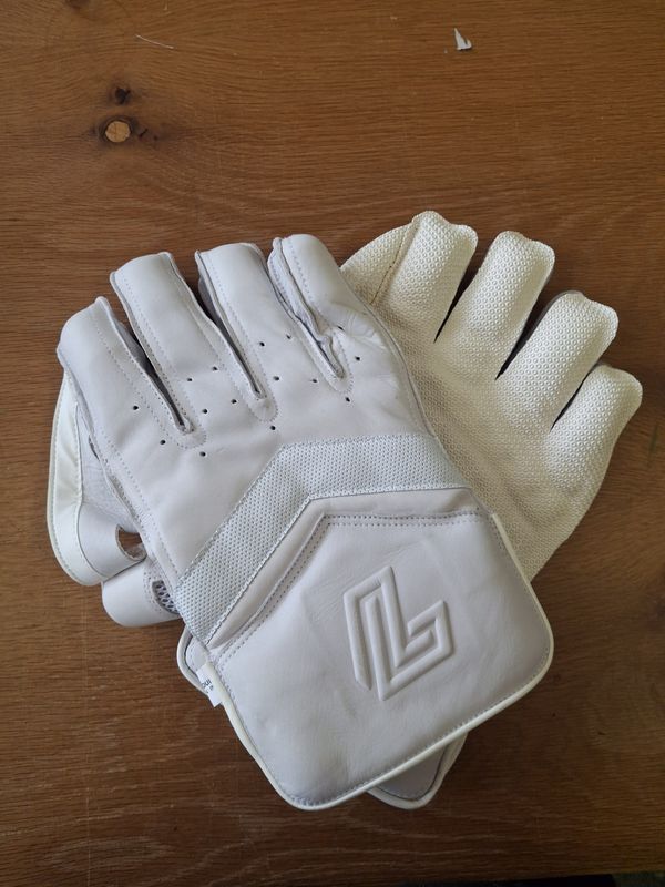 2025 Lorimers Cricket Pro Players v2 White  Wicket Keeping Gloves