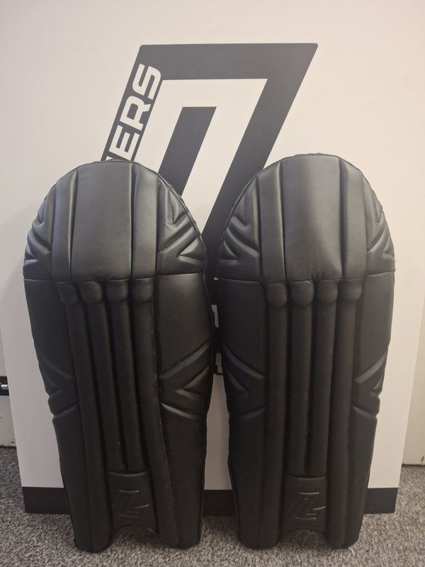2026 Lorimers Cricket Pro Players v2 Wicket Keeping Pads - Black 2026 Lorimers Cricket Pro Players v2 Wicket Keeping Pads - Black