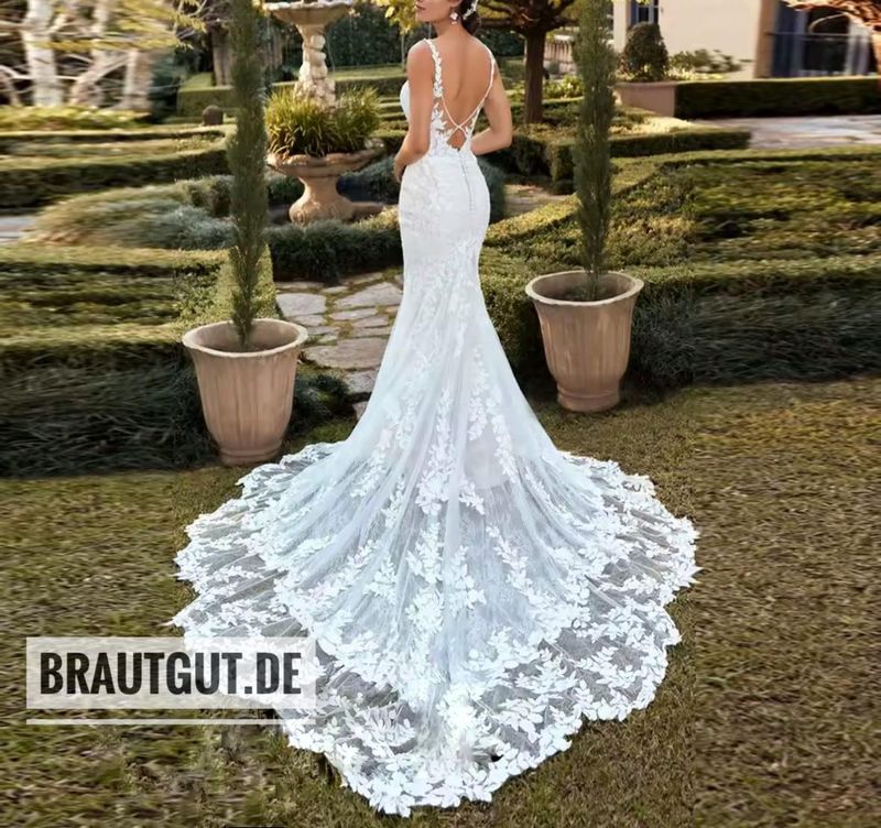 Maßgeschneidertes Meerjungfrau Brautkleid mit V-Ausschnitt und Spitze