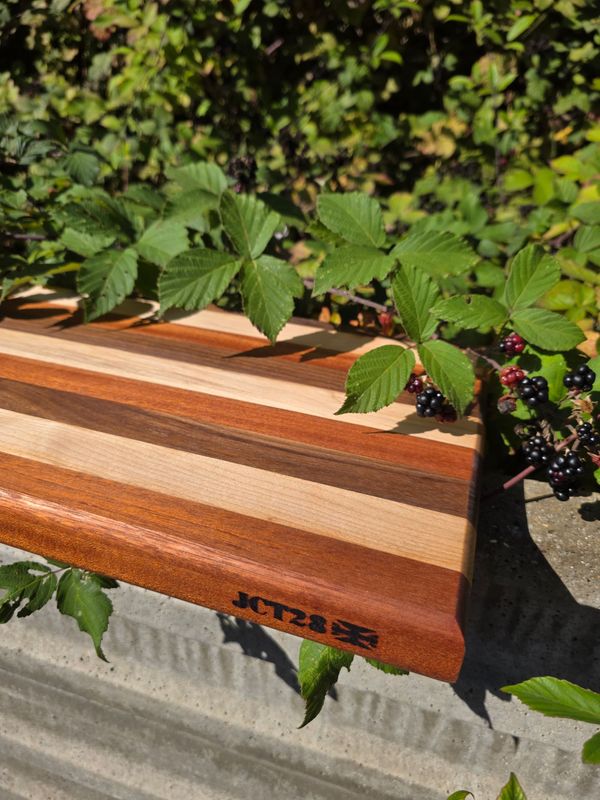 JCT28 Chunky Hardwood Chopping Board (thick stripe)