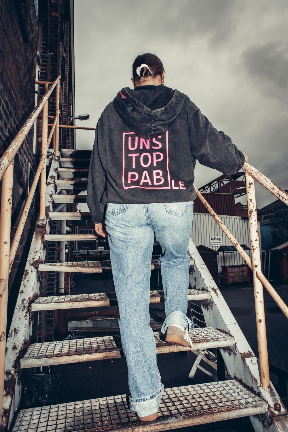 Hoodie schwarz Oversized Acid Washed &quot;Unstoppable&quot;