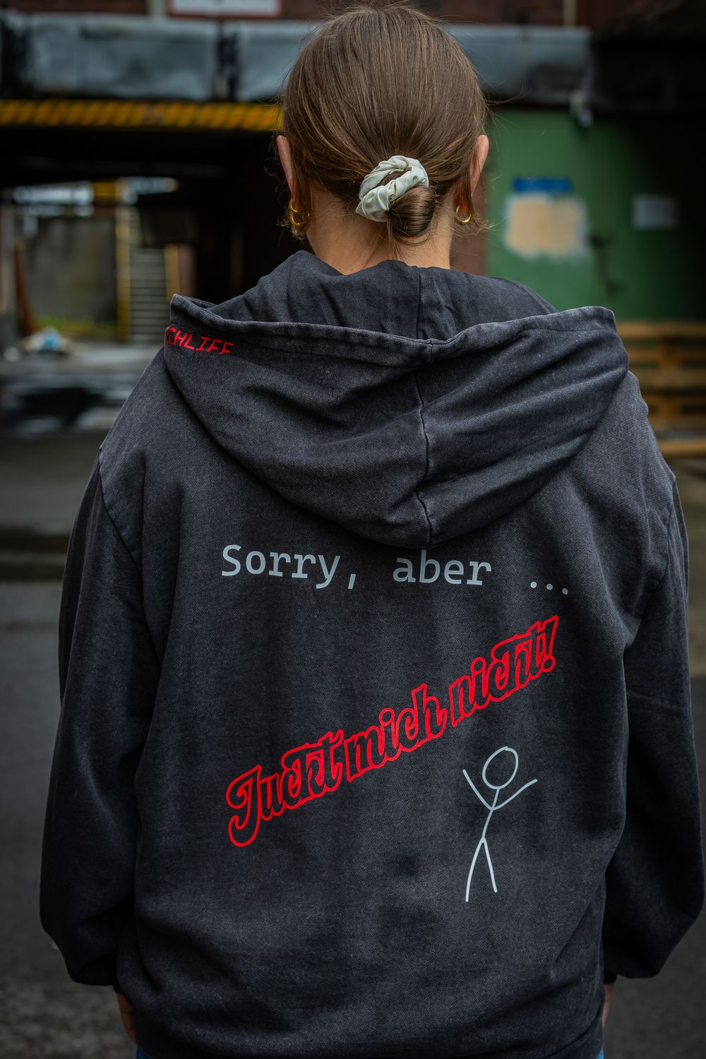 Hoodie schwarz Oversized Acid Washed &quot;Juckt mich nicht&quot;