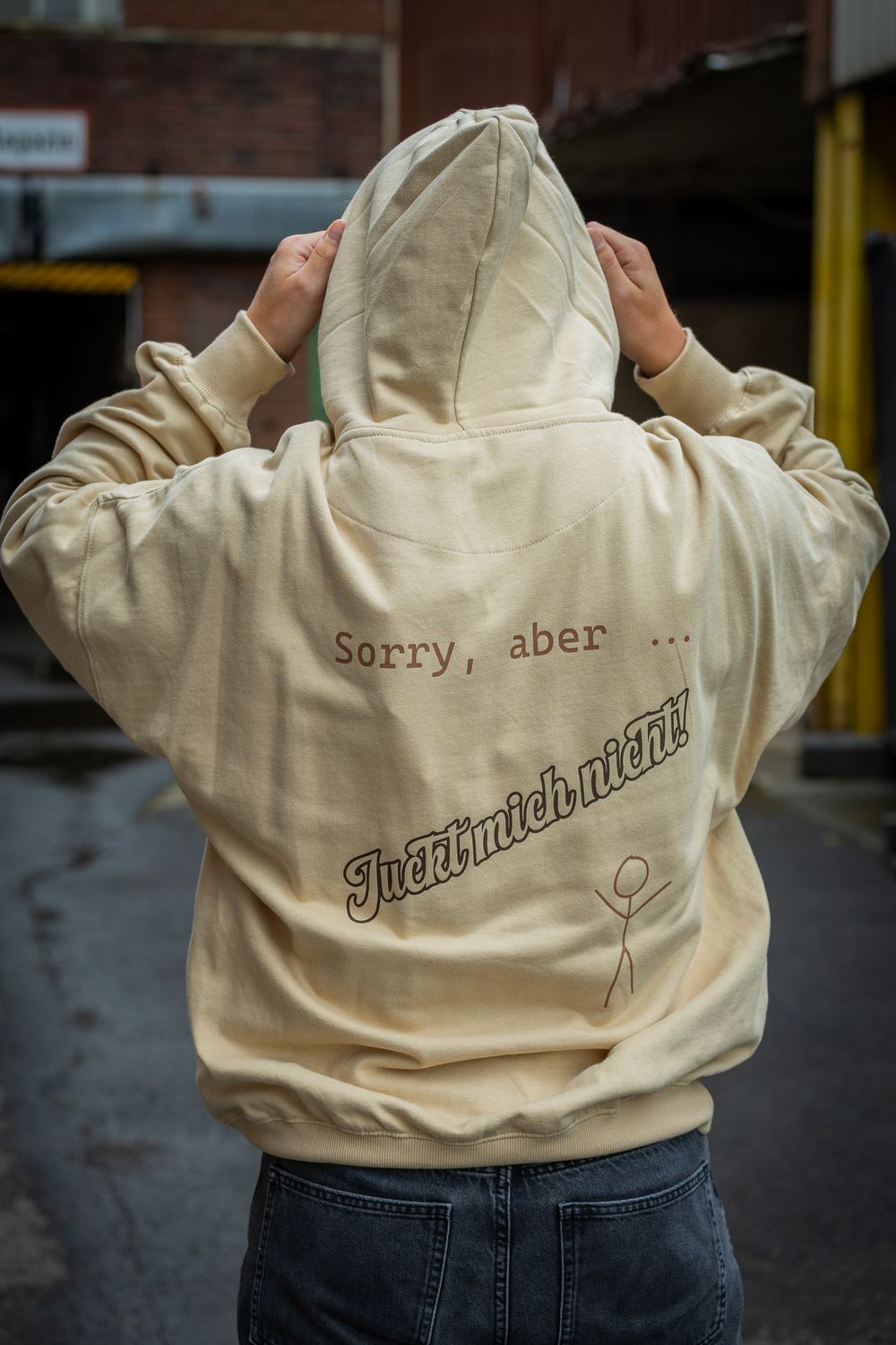 Hoodie Sand Oversized &quot;Juckt mich nicht&quot;