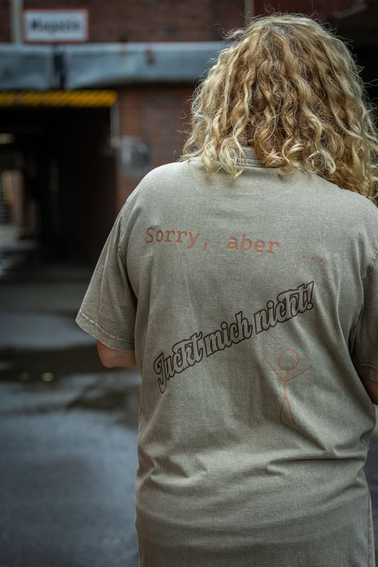 T-Shirt Dark Khaki &quot;Juckt mich nicht&quot;