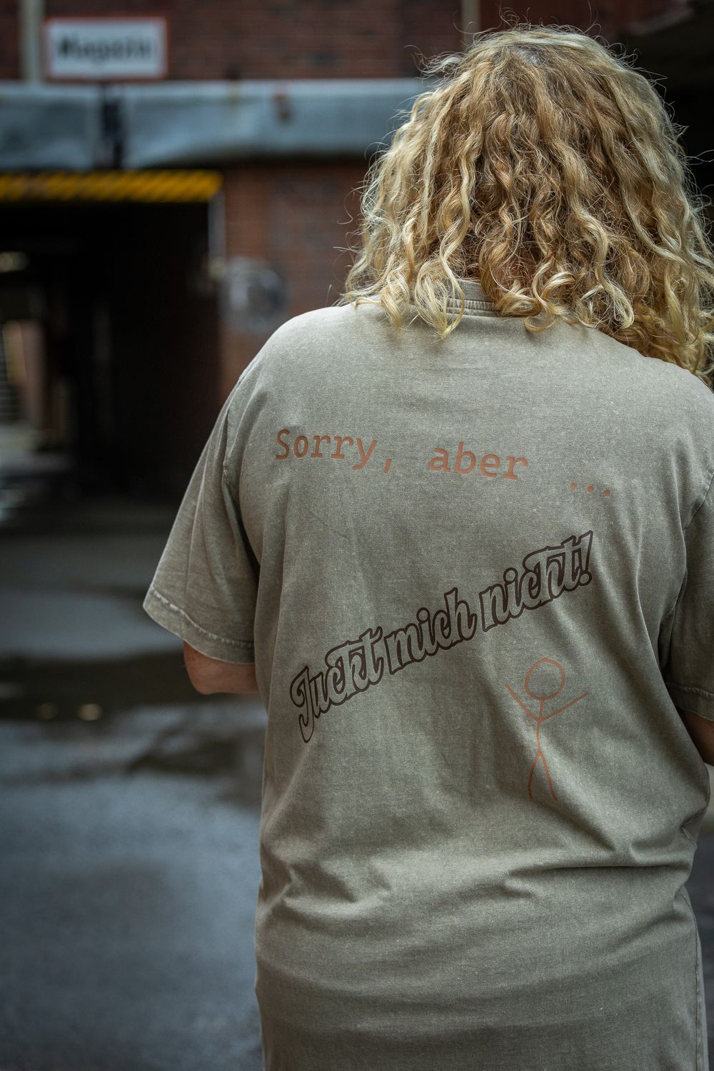 T-Shirt Dark Khaki "Juckt mich nicht"