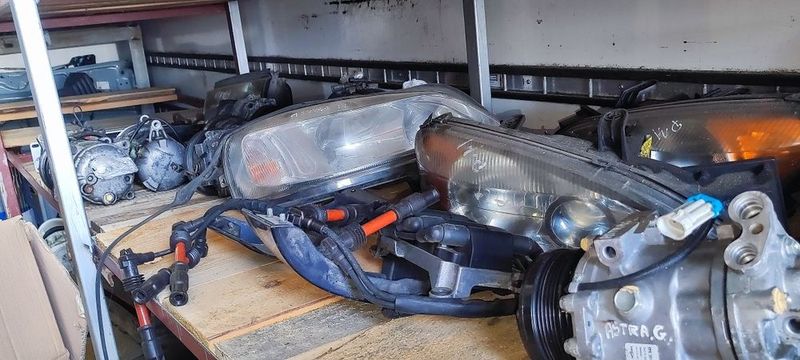 Lampa przednia Mercedes sprinter Vito kaczka VW Golf Passat audi