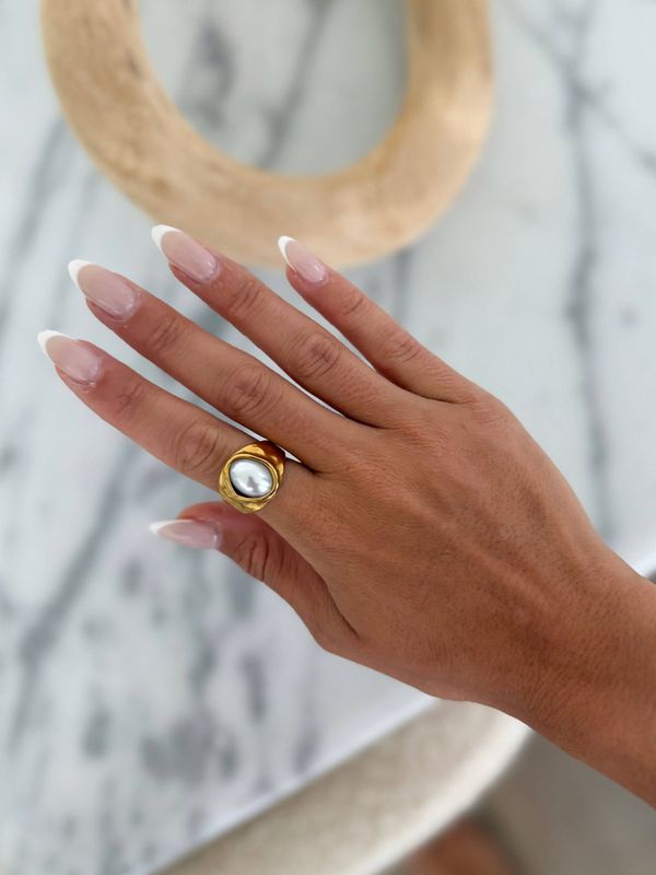 THE PEARL RING