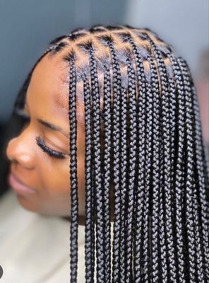 Regular knotless braids