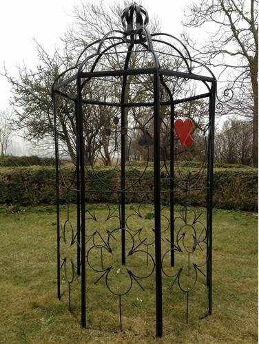 Svart Pergola
