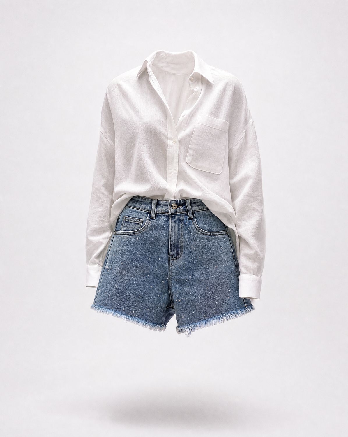 Short en denim upcyclé à strass