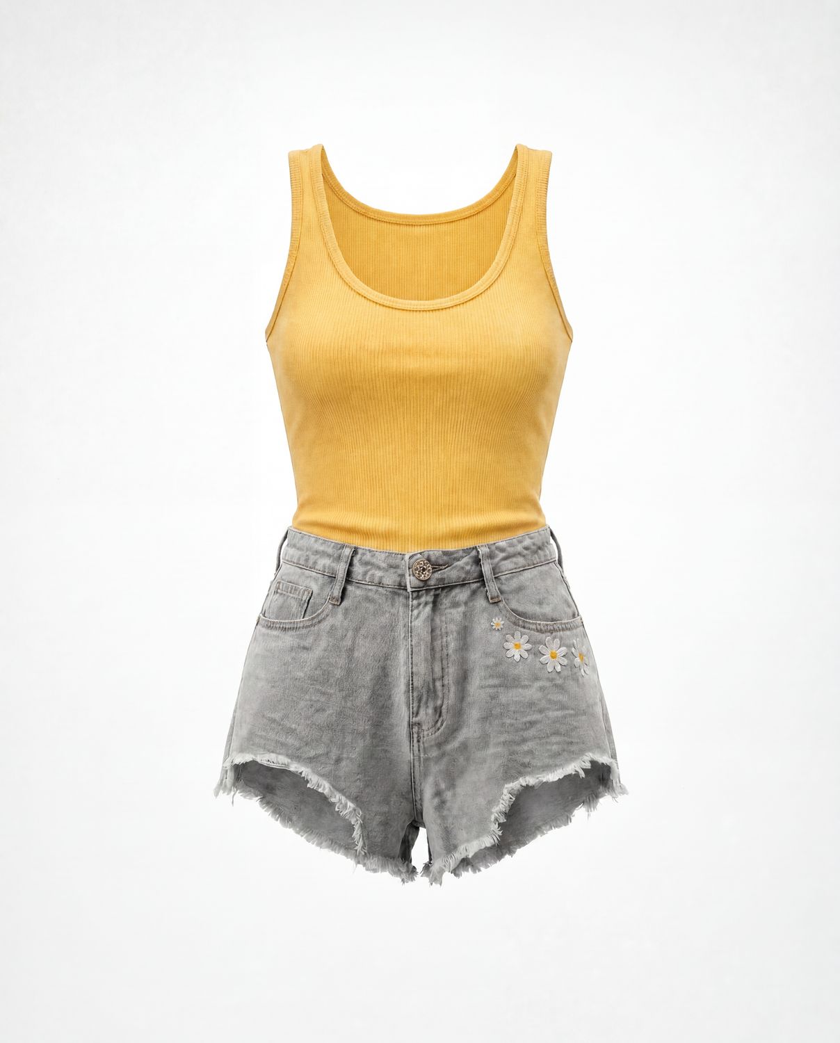 Short en denim upcyclé brodé
