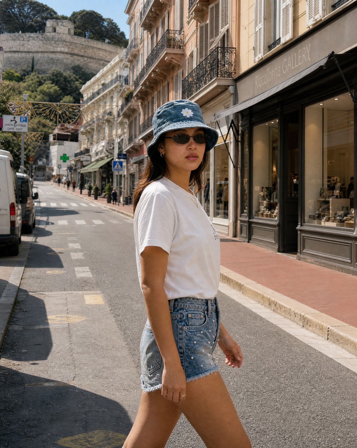BOB en denim upcyclé brodé