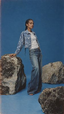 Veste crop graffiti en denim upcyclé