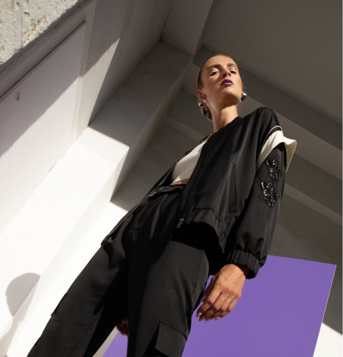 LeslieMonteCarlo - Versus - Bomber satin