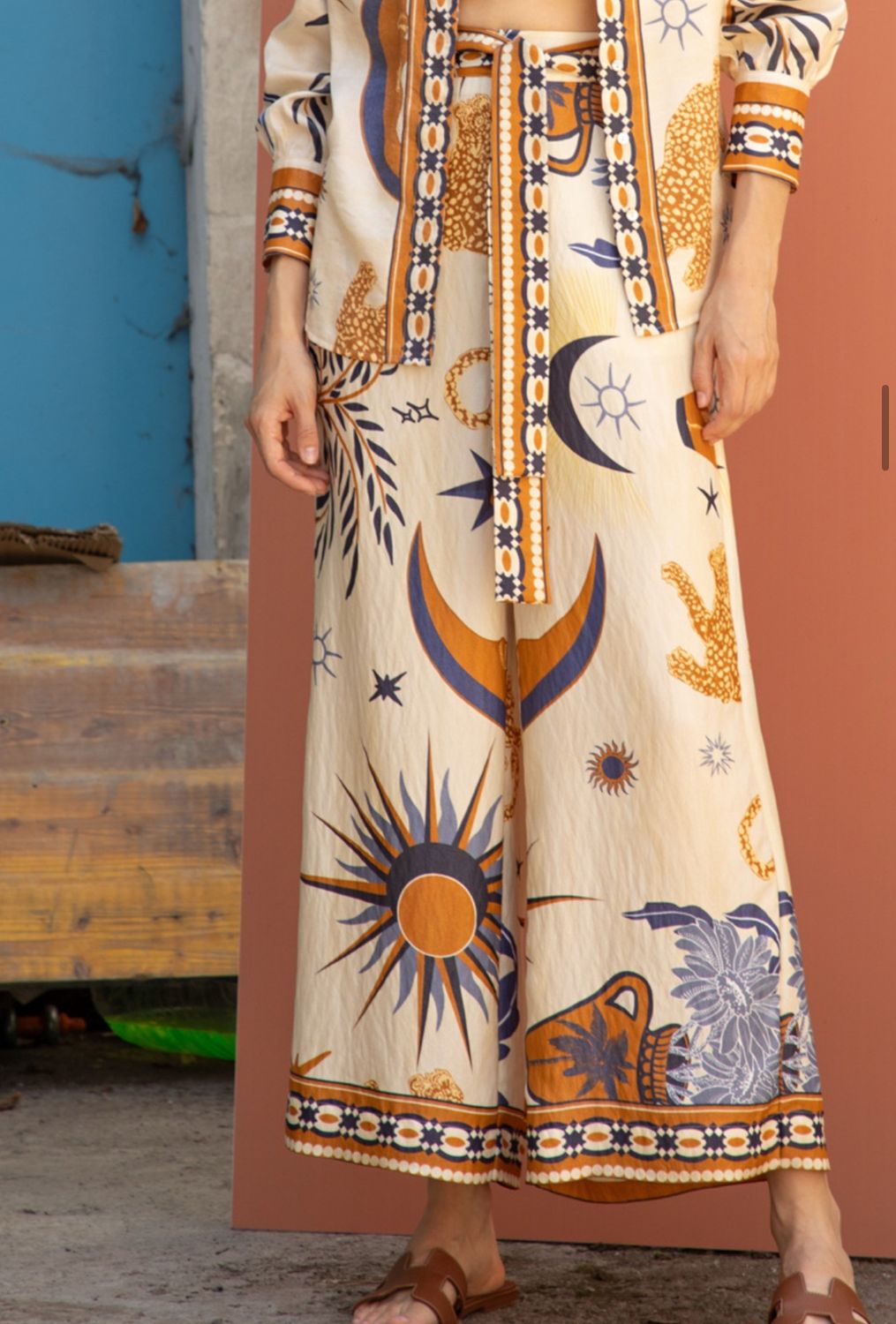 LeslieMonteCarlo - Venus - Palazzo satin