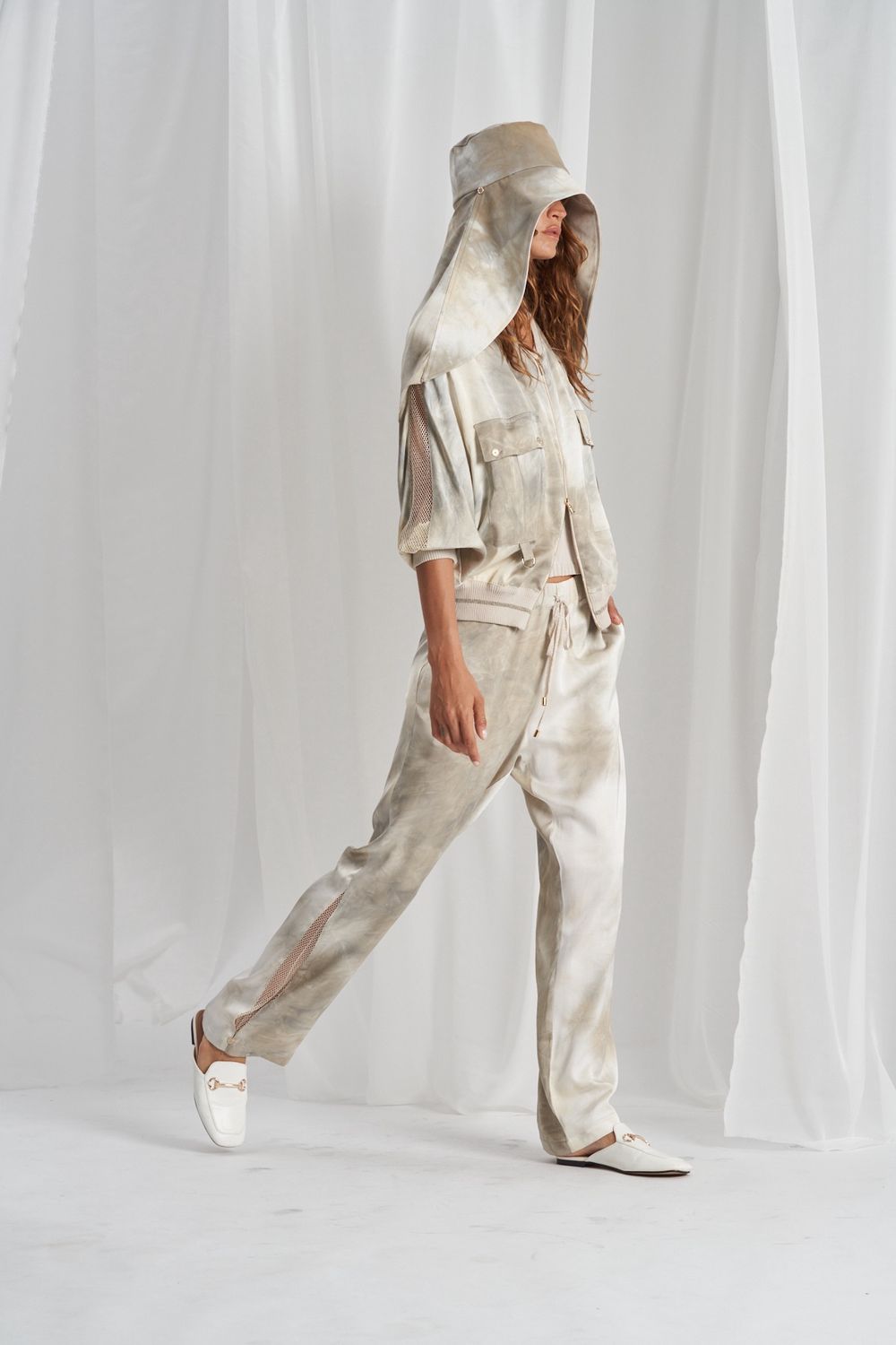 Tricot Chic- Bomber satin mesh sleeves