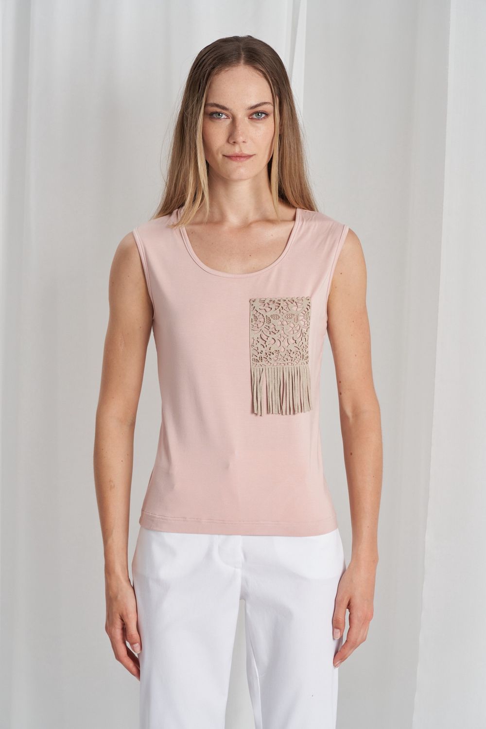 Tricot Chic- T-shirt sleevless with suede frill