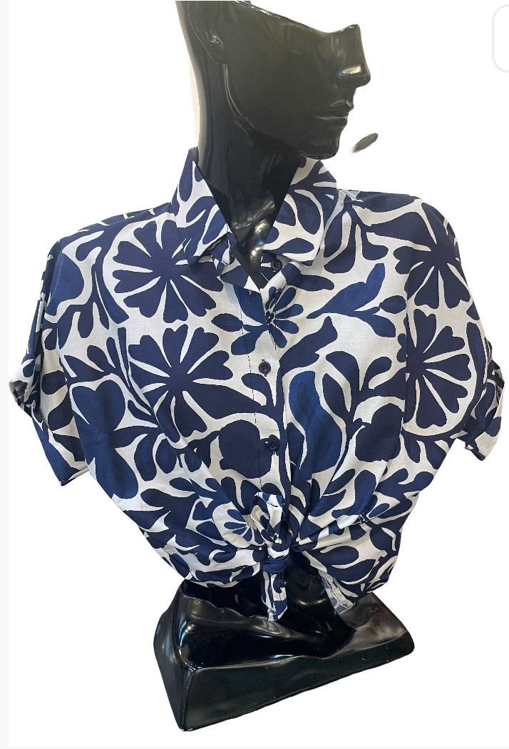 Venti-Shirt ties front flower