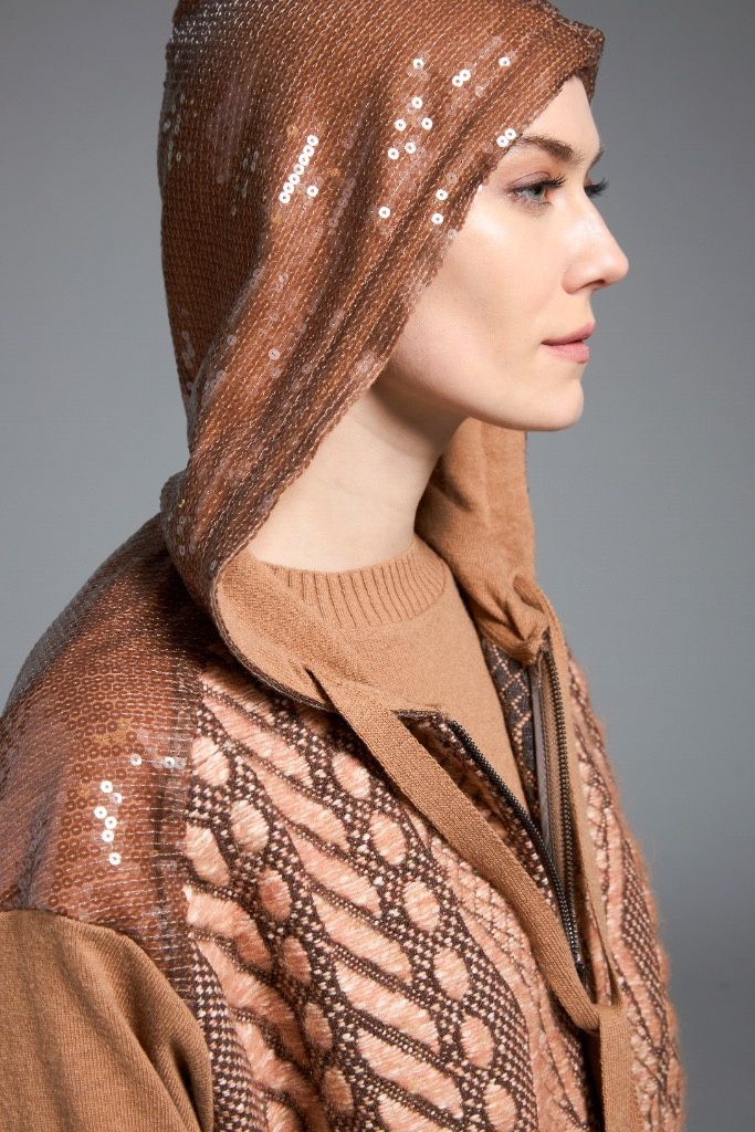 Tricot Chic - Bomber braid with hood Bronze