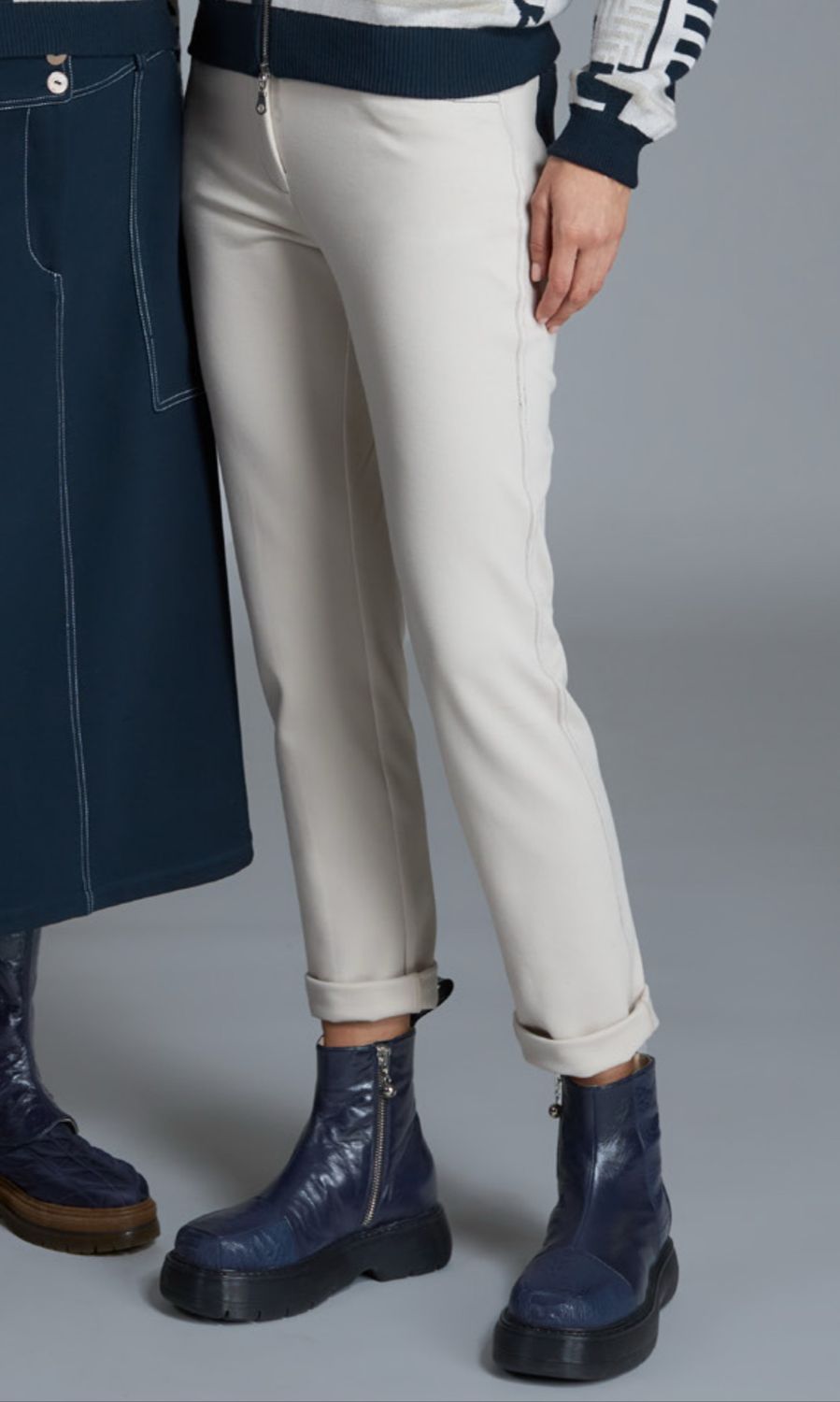 Tricot Chic - Pants Beige waist band navy