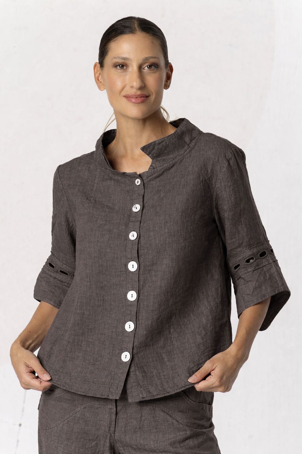 Elisa Cavaletti - Shirt linen embroidery on sleeves and back