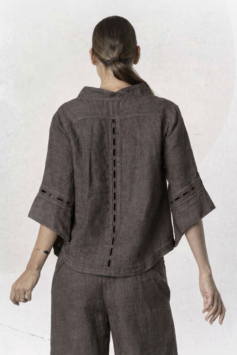 Elisa Cavaletti - Shirt linen embroidery on sleeves and back