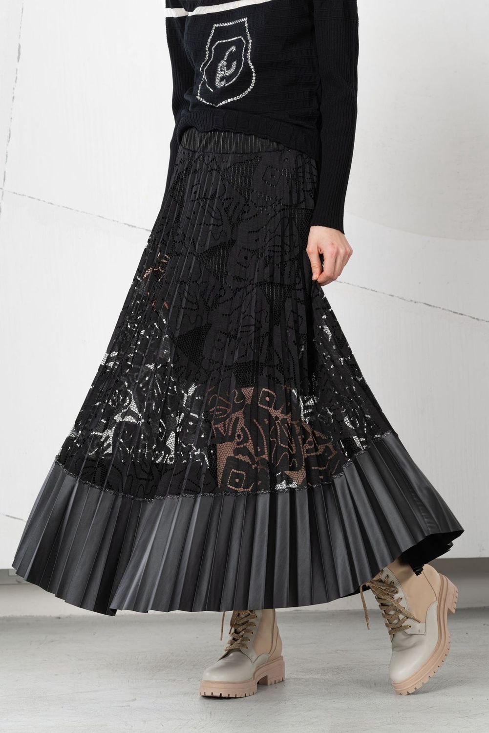 Elisa Cavaletti - Skirt black lace pleats on buttom